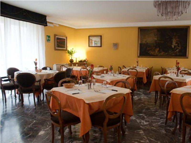 Columbus Urban Resort Florence Luaran gambar Restaurant in Italy
