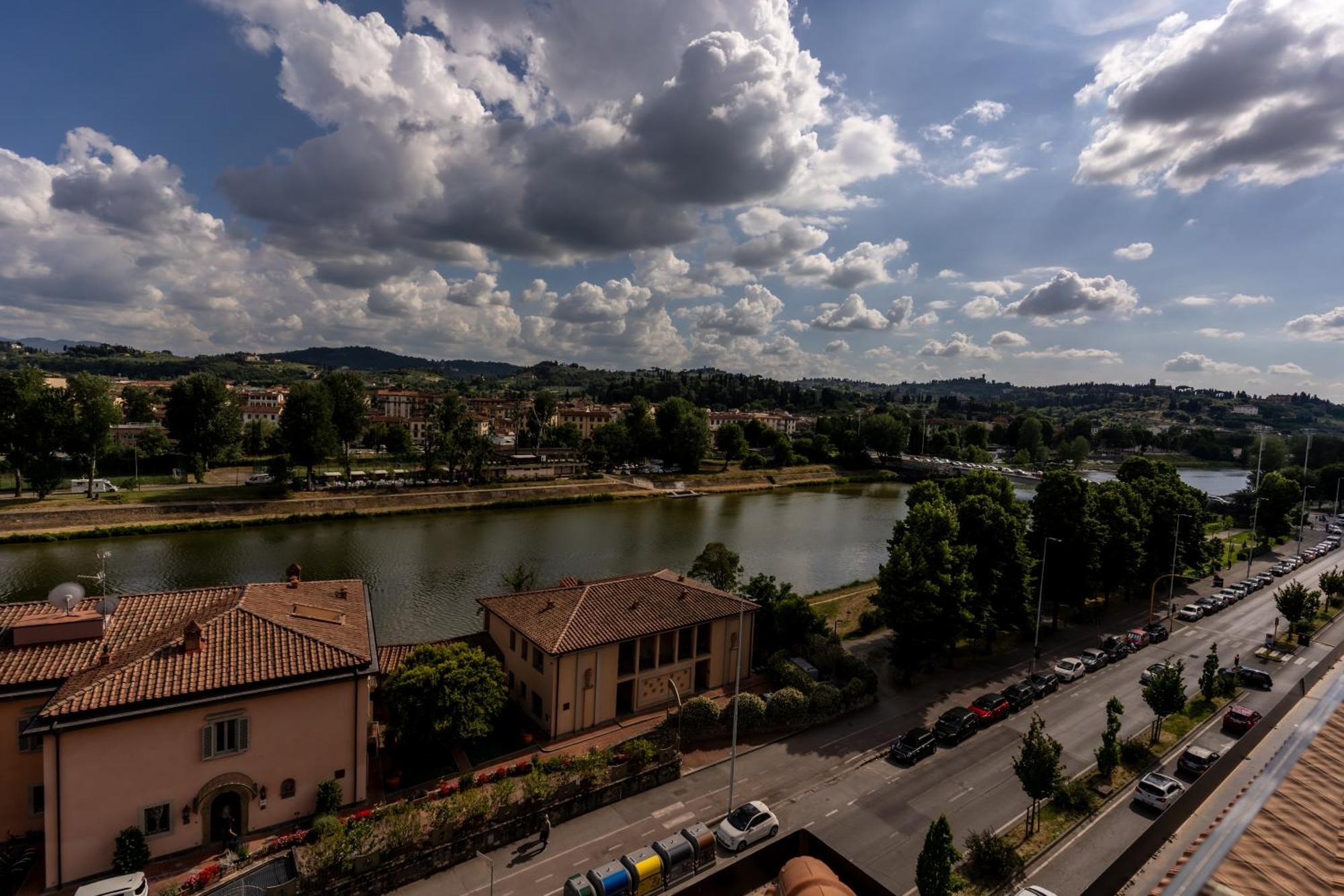 Columbus Urban Resort Florence Luaran gambar The Garonne river in Toulouse