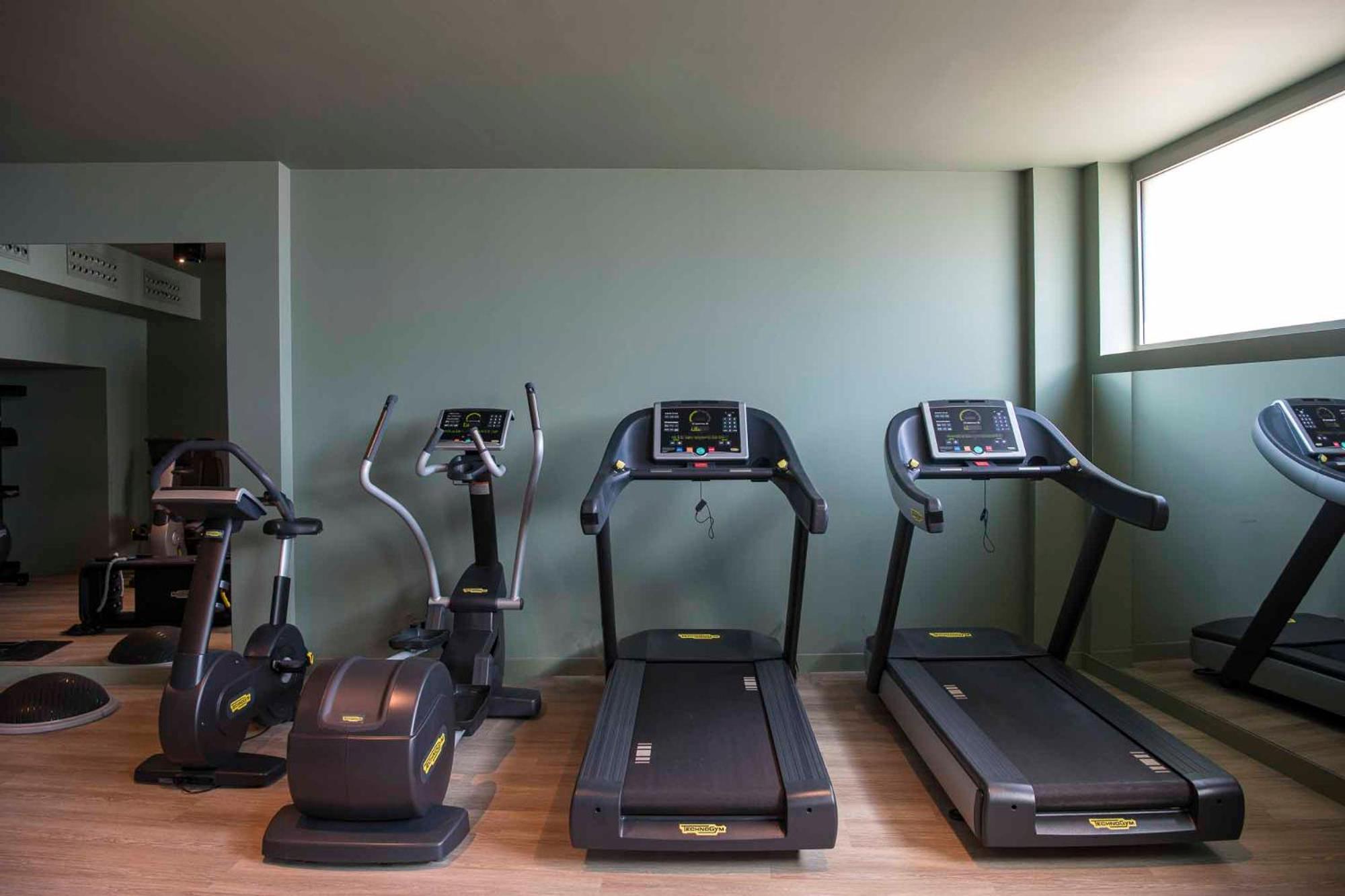 Columbus Urban Resort Florence Luaran gambar Elliptical trainer, treadmill and stationary bicycle