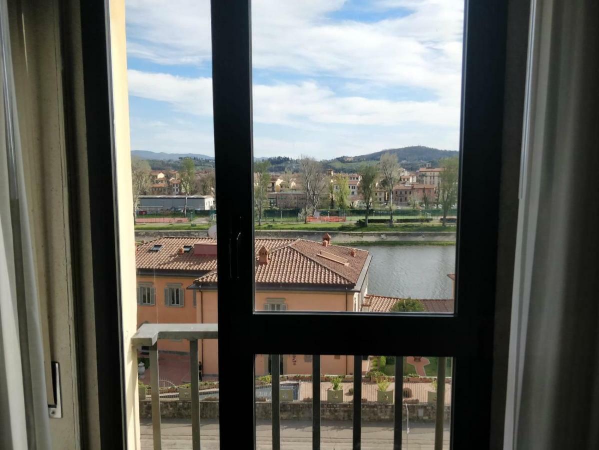 Columbus Urban Resort Florence Luaran gambar View of the river from a hotel in Prato